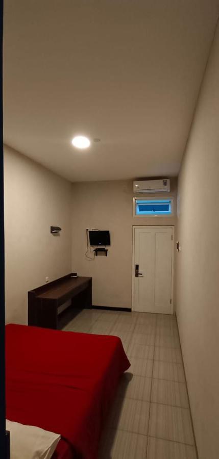Bromo Family Guest House Kepanjen Exterior photo