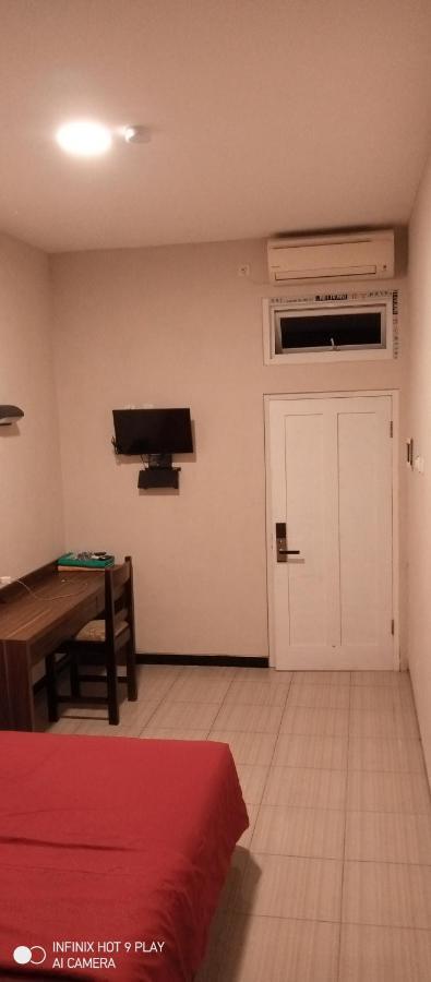 Bromo Family Guest House Kepanjen Exterior photo